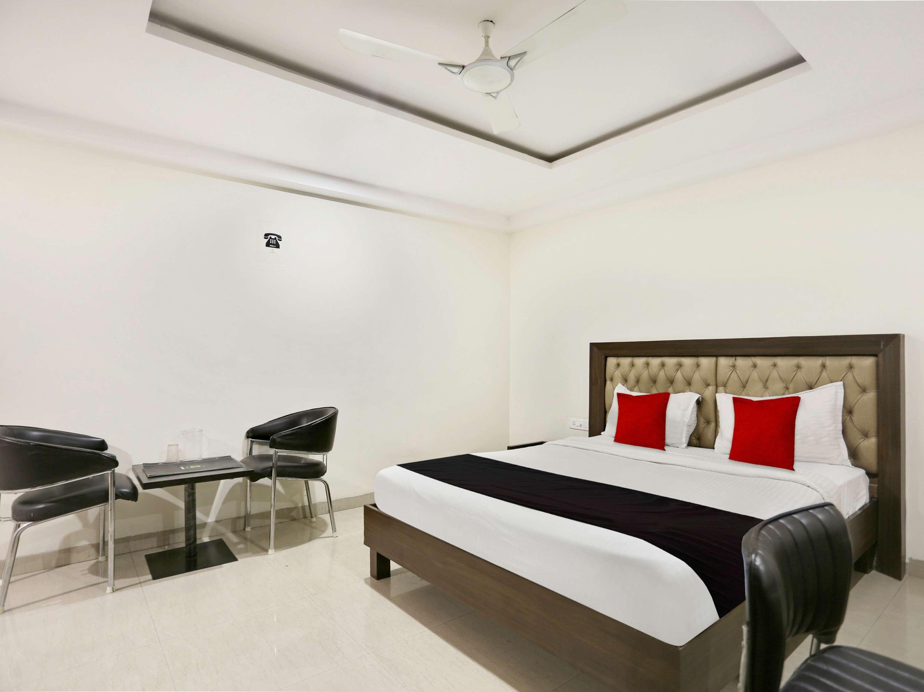 Townhouse Halcyon Deccan Inn Near Shilparamam Kondapur  Buitenkant foto