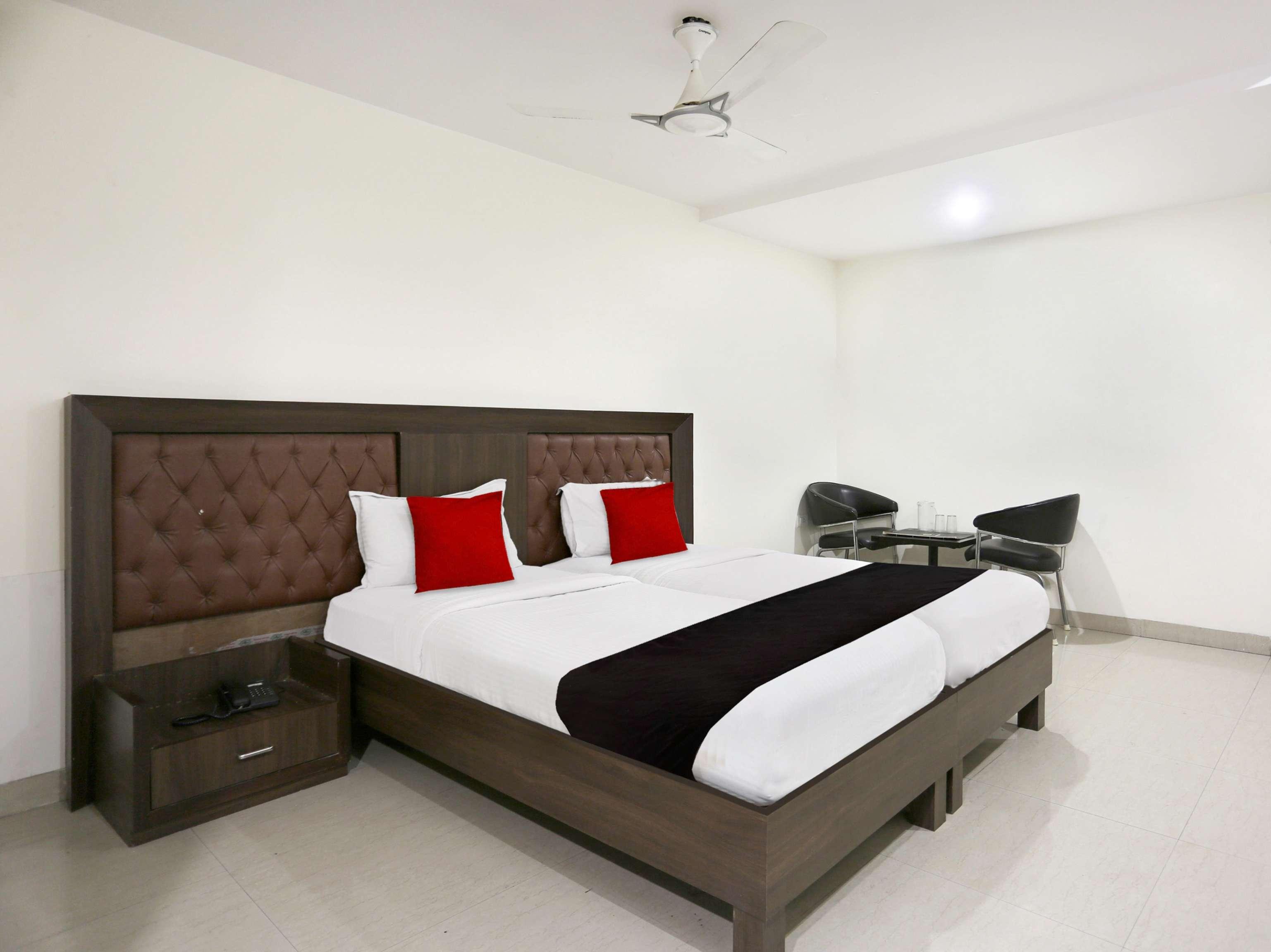 Townhouse Halcyon Deccan Inn Near Shilparamam Kondapur  Buitenkant foto