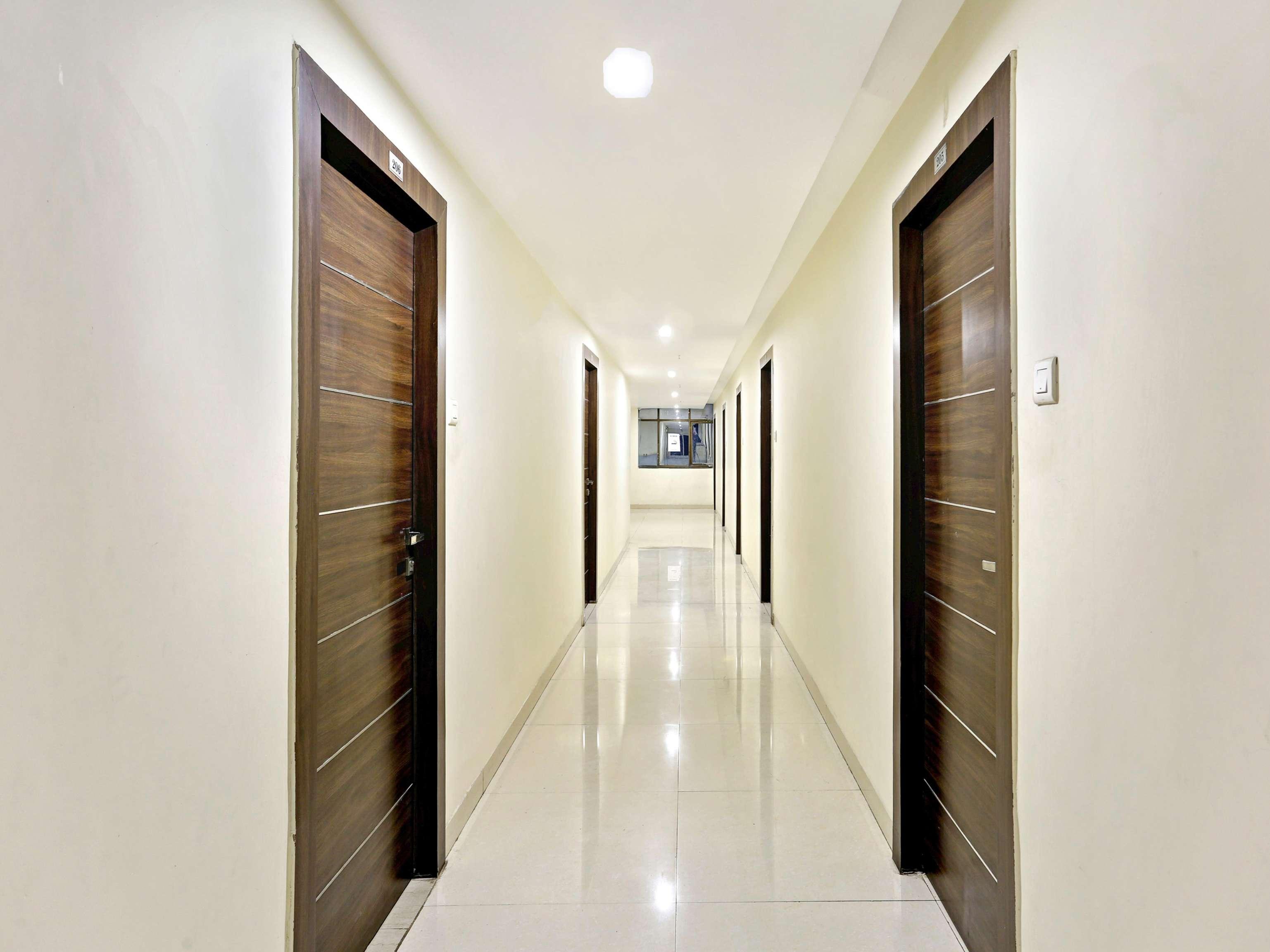 Townhouse Halcyon Deccan Inn Near Shilparamam Kondapur  Buitenkant foto