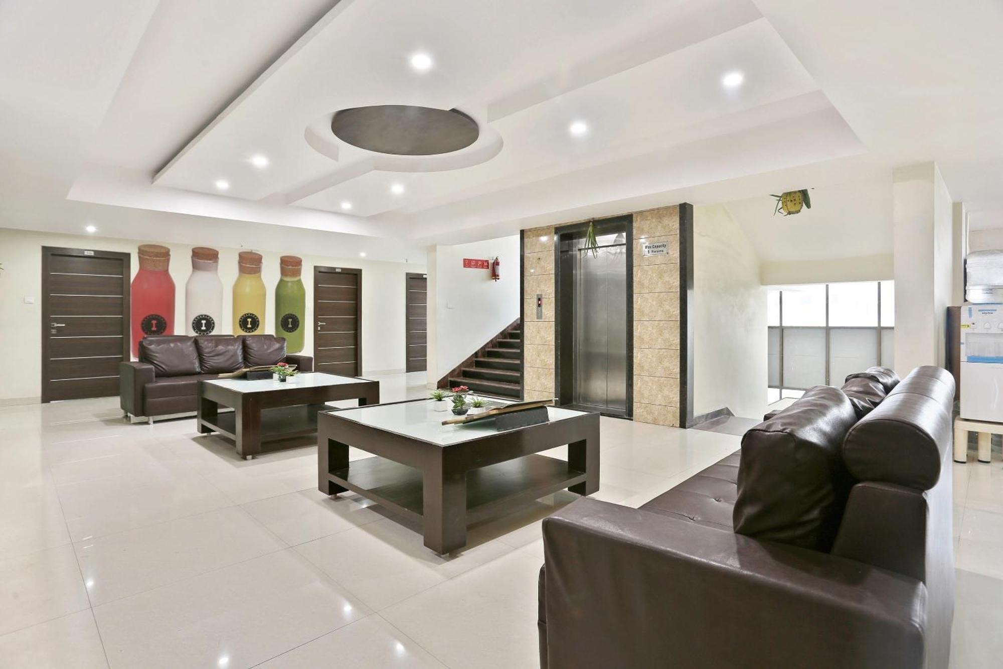 Townhouse Halcyon Deccan Inn Near Shilparamam Kondapur  Buitenkant foto