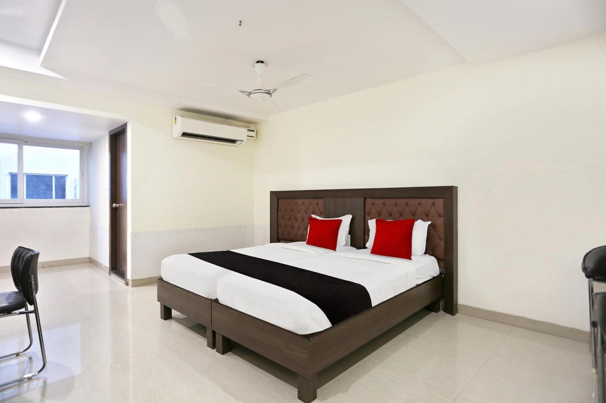 Townhouse Halcyon Deccan Inn Near Shilparamam Kondapur  Buitenkant foto