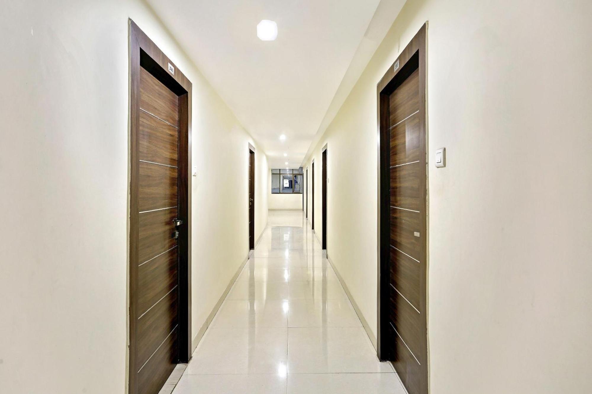 Townhouse Halcyon Deccan Inn Near Shilparamam Kondapur  Buitenkant foto