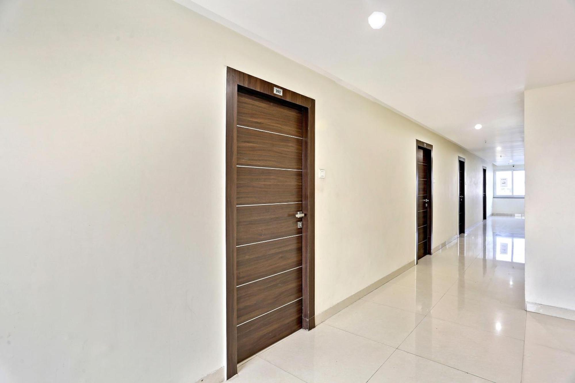 Townhouse Halcyon Deccan Inn Near Shilparamam Kondapur  Buitenkant foto