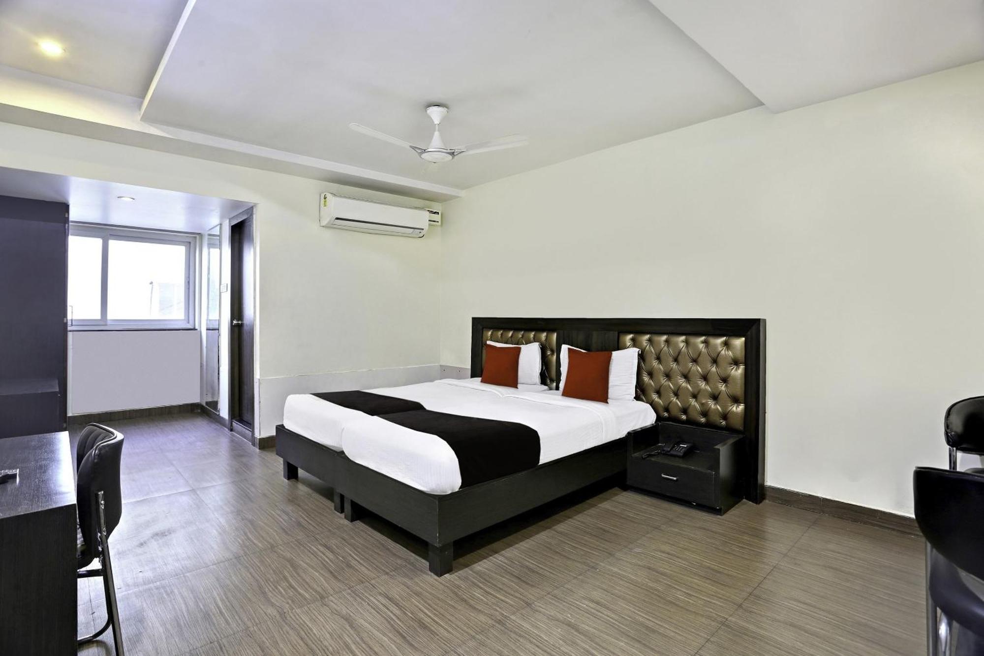 Townhouse Halcyon Deccan Inn Near Shilparamam Kondapur  Buitenkant foto