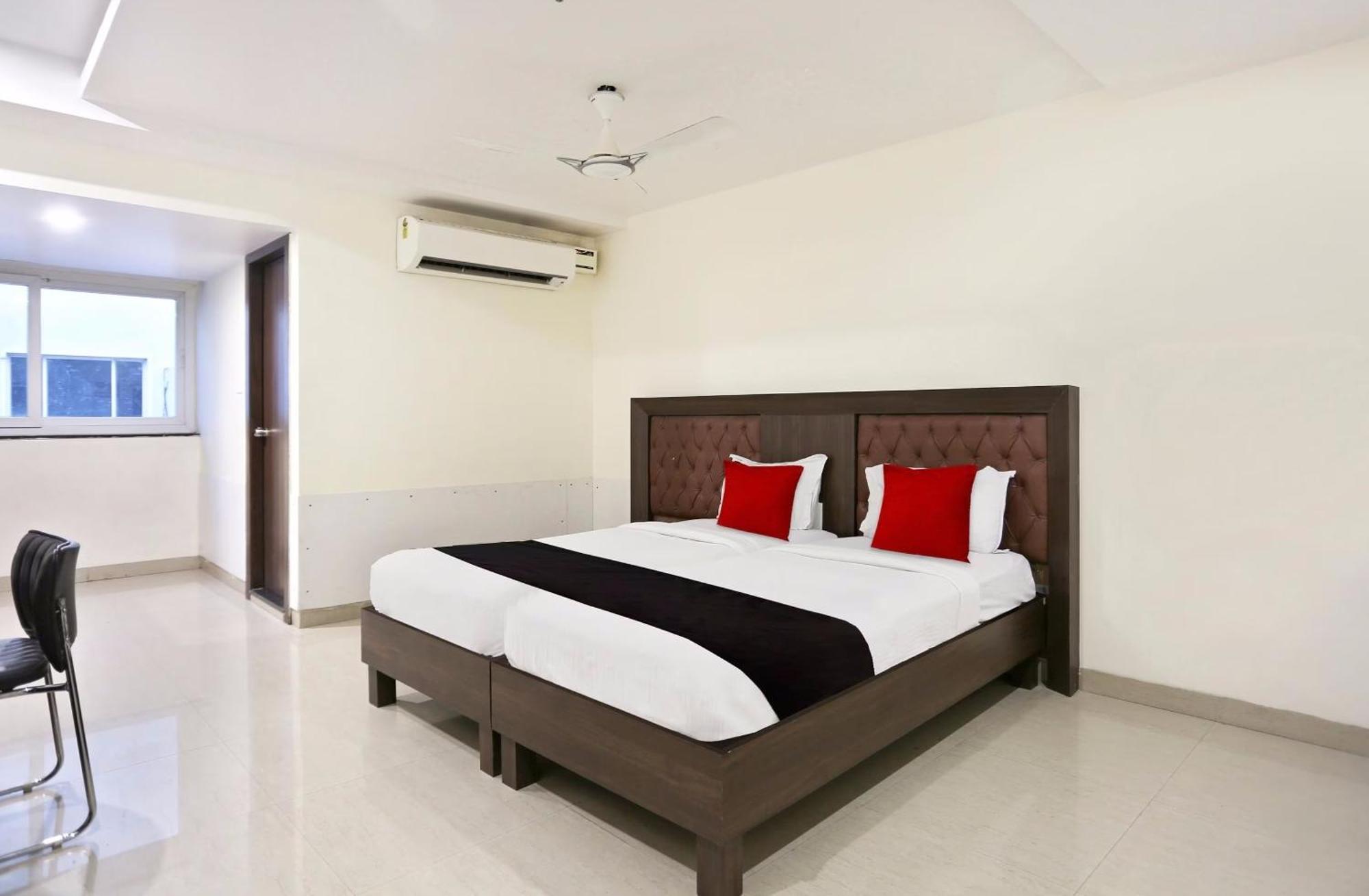 Townhouse Halcyon Deccan Inn Near Shilparamam Kondapur  Buitenkant foto