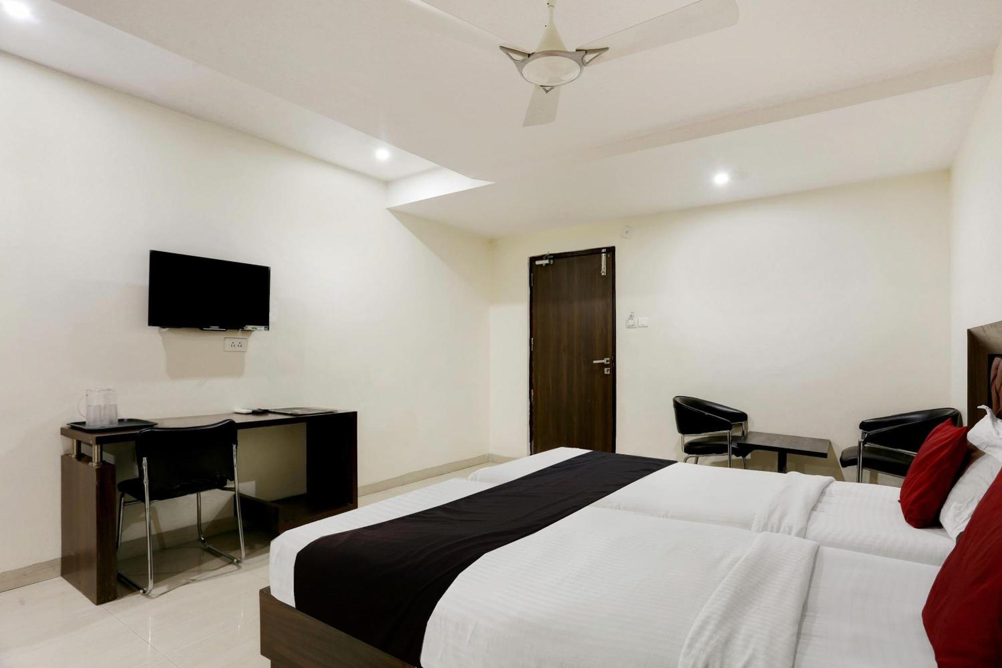 Townhouse Halcyon Deccan Inn Near Shilparamam Kondapur  Buitenkant foto