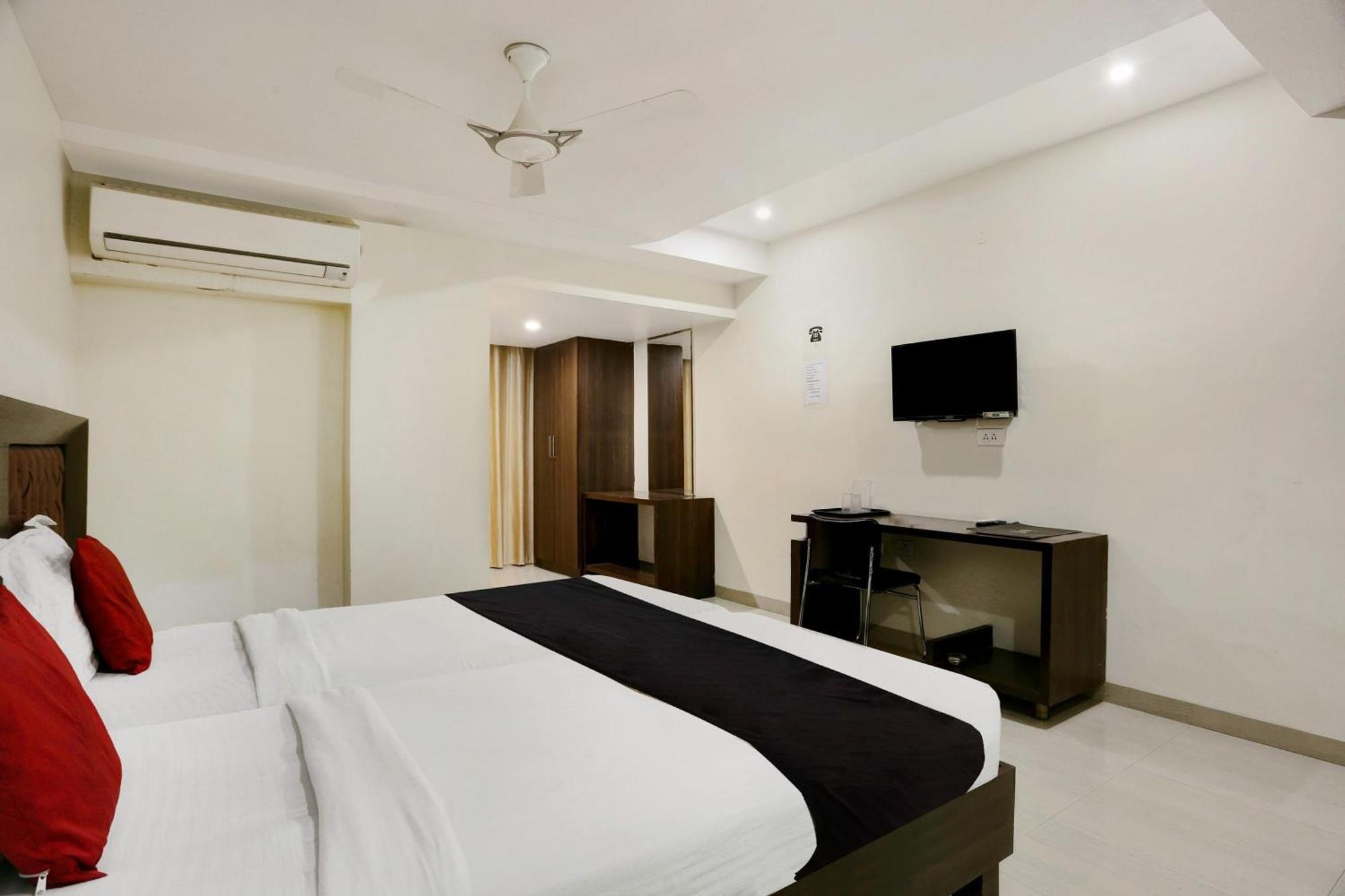 Townhouse Halcyon Deccan Inn Near Shilparamam Kondapur  Buitenkant foto
