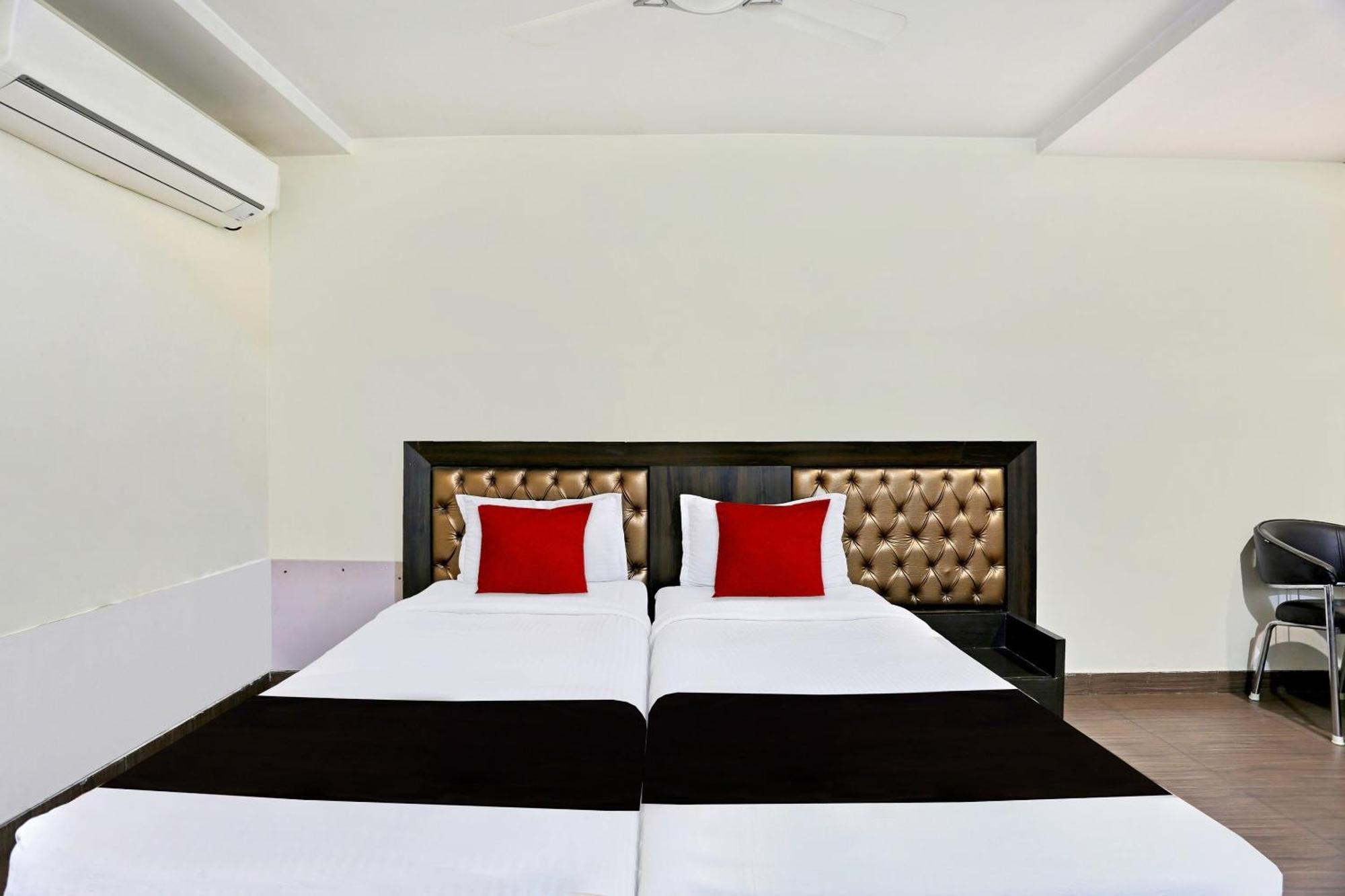 Townhouse Halcyon Deccan Inn Near Shilparamam Kondapur  Buitenkant foto