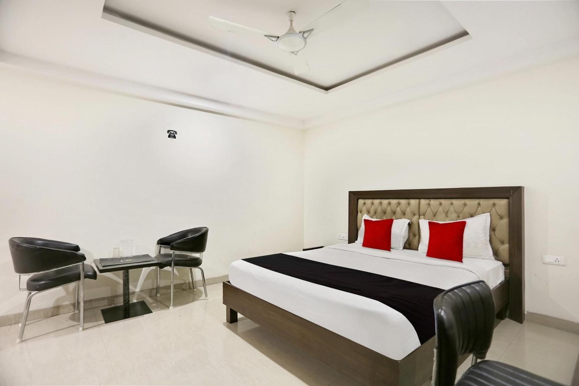 Townhouse Halcyon Deccan Inn Near Shilparamam Kondapur  Buitenkant foto
